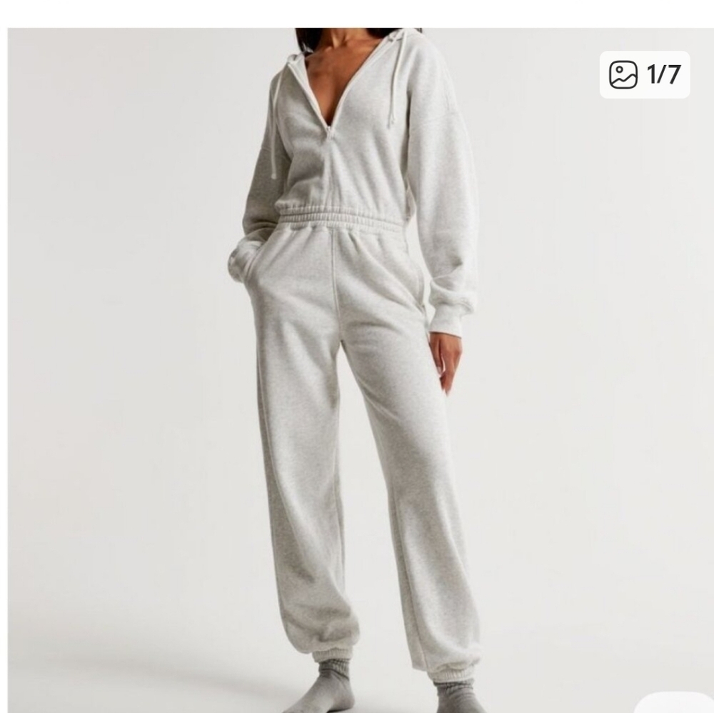 Abercrombie & Fitch Light Gray Jumpsuiz MEDIUM TALL